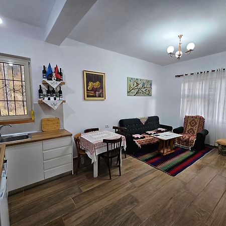 Villa Bujtinat Skenderi Gjinar 2 Extérieur photo