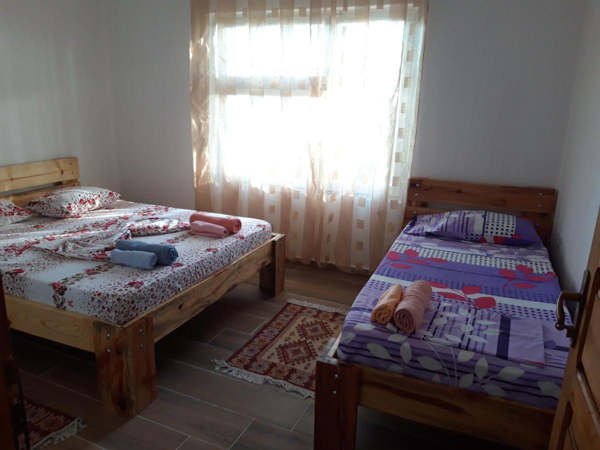 Villa Bujtinat Skenderi Gjinar 2 Extérieur photo